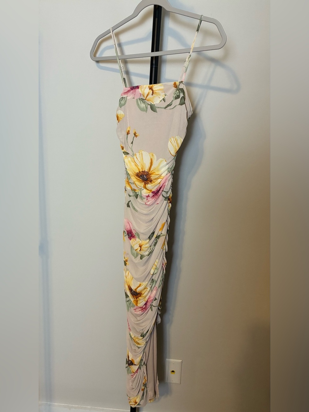 NWT Fashion Nova Women Keeping Flowering Maxi Nude Floral Ruched  Dress XS New! - Picture 4 of 7